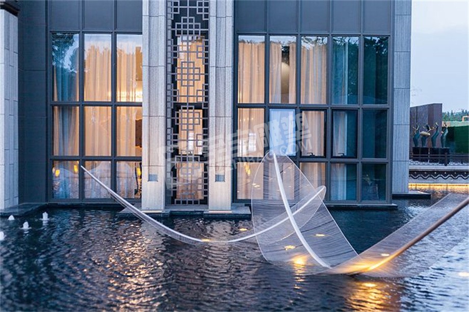 戶(hù)外不銹鋼創(chuàng)意羽毛雕塑定制