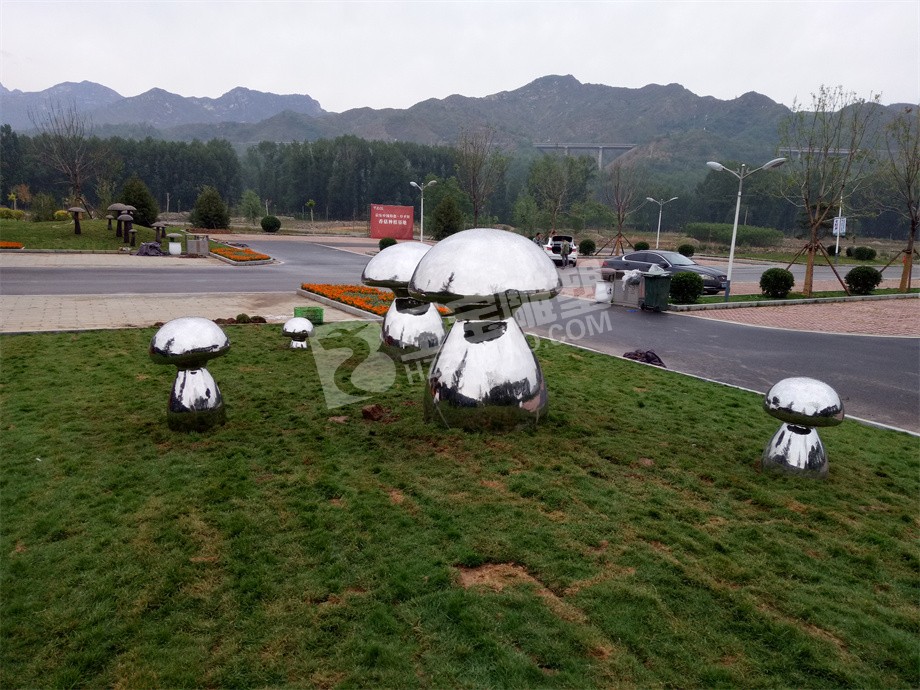 城市公園停車場(chǎng)園林景觀鏡面蘑菇不銹鋼雕塑定制